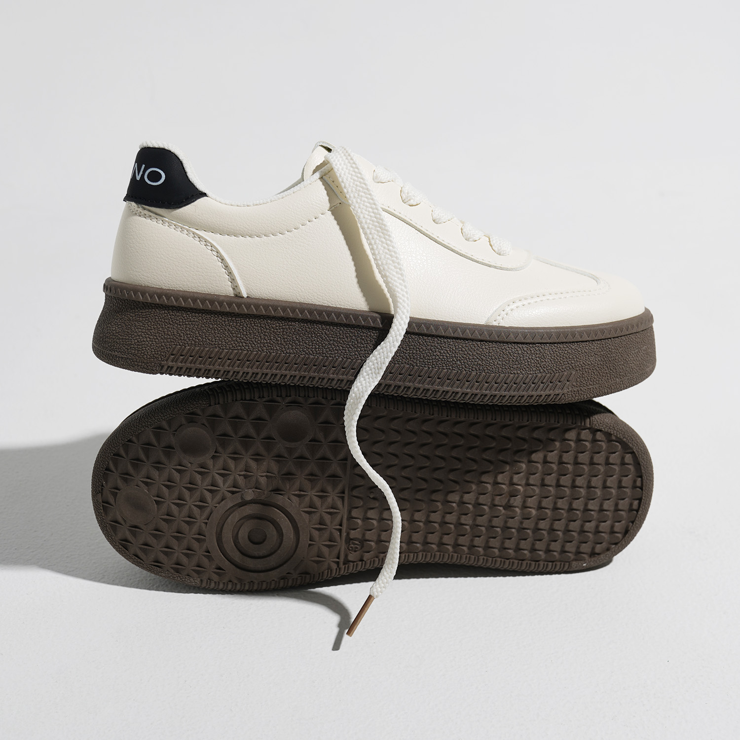Sepatu Wanita Sneakers Olahraga Casual Arella - G1GA4002