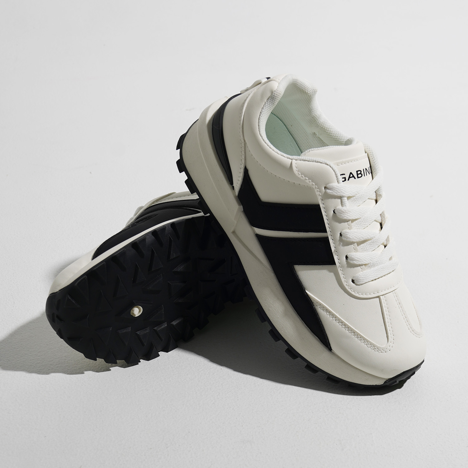 Sepatu Wanita Sneakers Olahraga Casual Luisa - G1GA4007